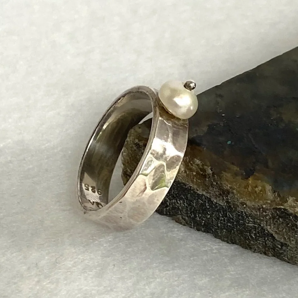 Sterling Silver 925 GA 5MM Hammered Genuine White Pearl Band Ring Sz 6.5